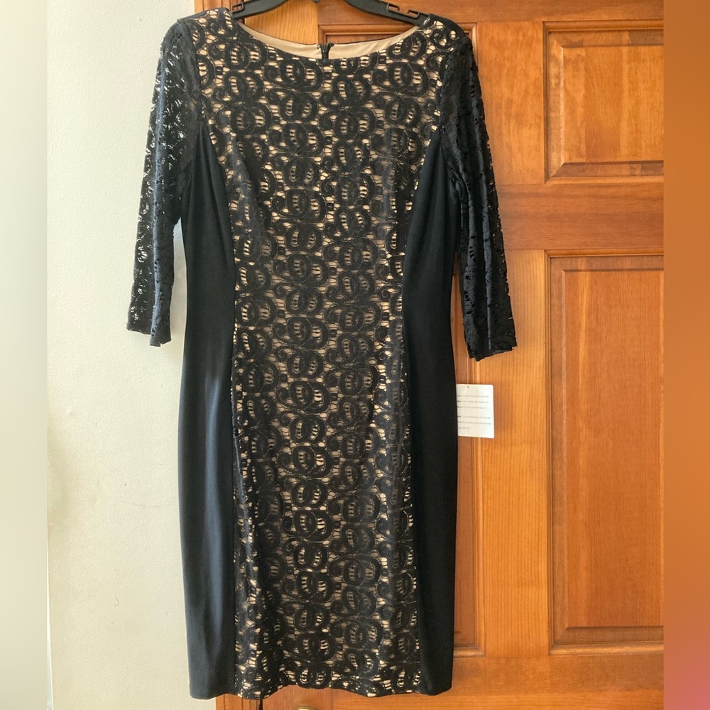 Anne Klein Black Dress
NWT
Size 10
Black & Tan sheath dress
